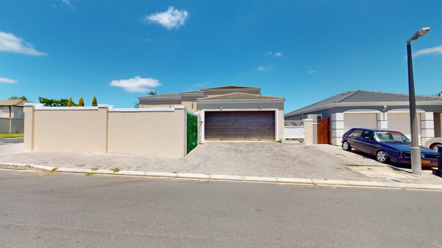 3 Bedroom Property for Sale in Eikenbosch Western Cape